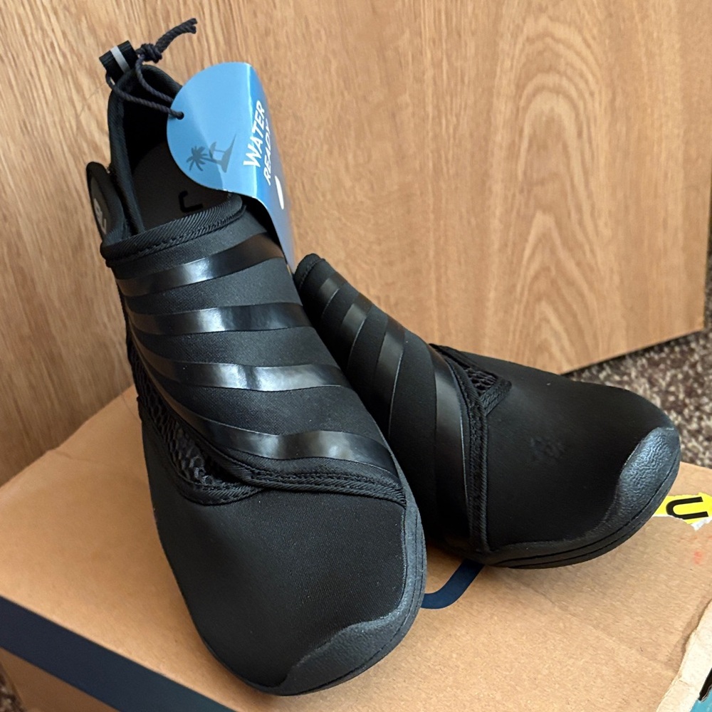 JBU Black Women’s Athletic Water Shoes Size 8 New!! - Picture 2 of 6
